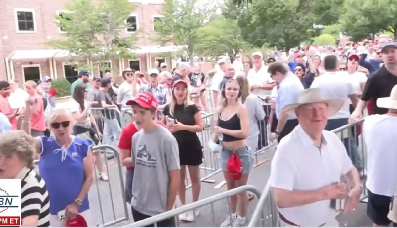 BIG crowds show up for President Trump in Marietta, Georgia
