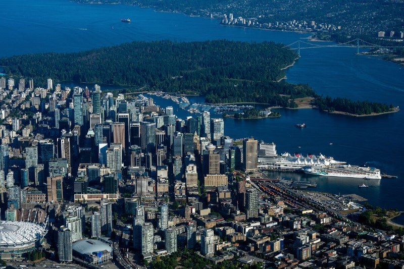 Canada Dips Into Technical Recession for First Time Since 2020