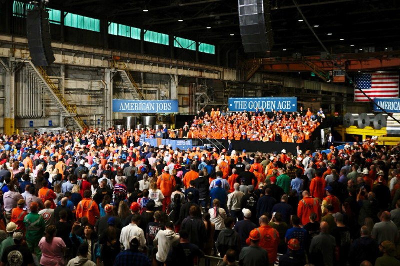 New Truth from @realdonaldtrump:We don’t want America’s future to be built with shoddy steel from Shanghai—we want it built with the strength and the pride of Pittsburgh!View Truth