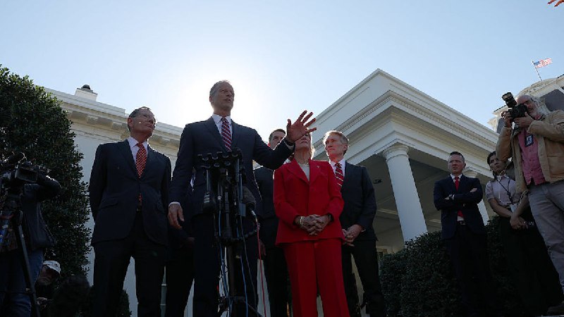 Thune, Trump Warn Democrats: Republicans Are United, And It’s Time To End The&nbsp;Shutdown