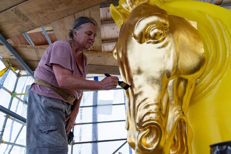 Re-gilding of the massive Arts of War sculptures, located between The Lincoln Memorial and site of The Triumphal Arch, rapidly continues. The sculptures will be fully regilded by July 3rd. The photos below were taken yesterday. The Gilders’ Studio has flown in Gilders from around the Country to perform this work!2026-06-12 16:08 UTCLinkRe-gilding of the massive Arts of War sculptures, located between The Lincoln Memorial and site of The Triumphal Arch, rapidly continues. The sculptures will be fully regilded by July 3rd. The photos below were taken yesterday. The Gilders’ Studio has flown in Gilders from around the Country to perform this work!2026-06-12 16:08 UTCLink